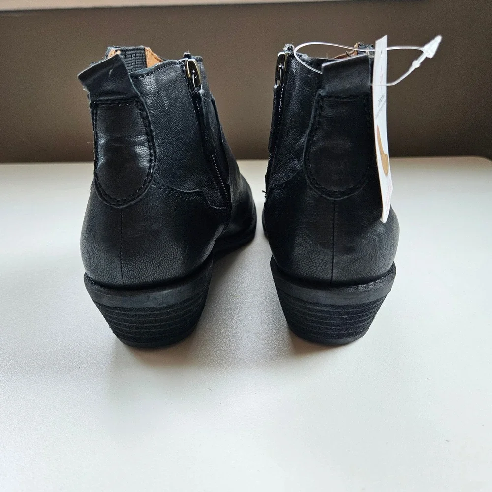 Comfortiva Black Leather Ankle Boots Womens 6.5W Wide Office Western Solid